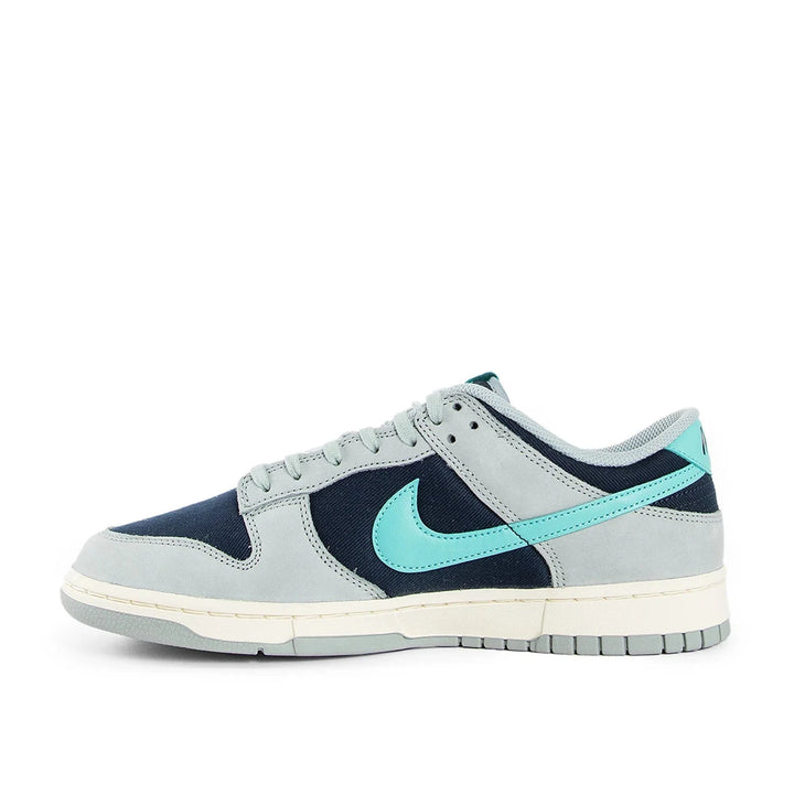 Dunk Low Sneakers