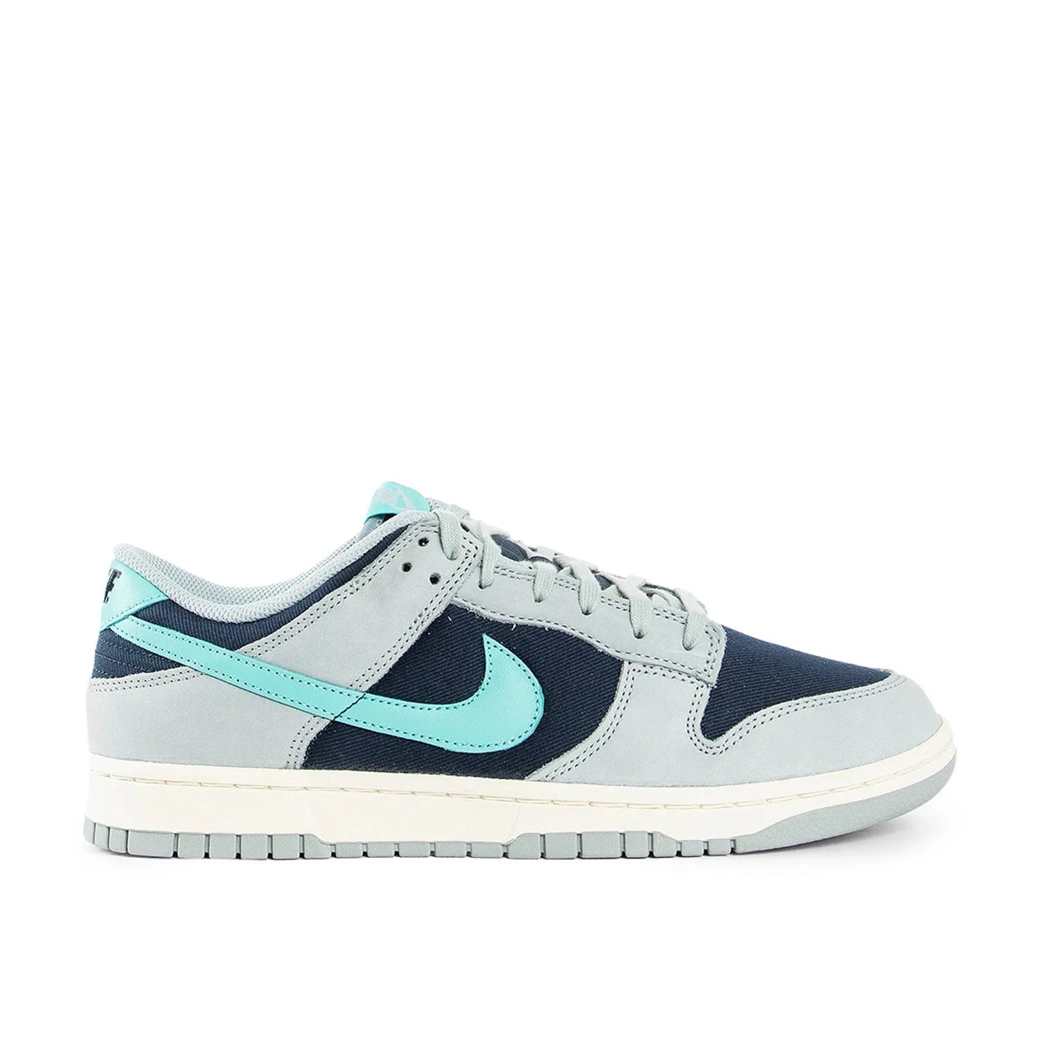 Dunk Low Sneakers